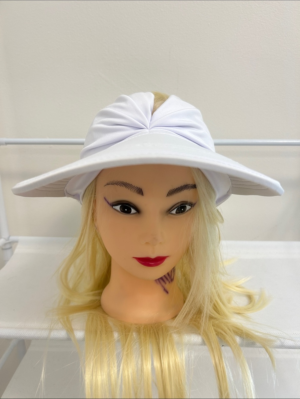 SHEIN White Wide-Brim Twisted Front Visor Hat